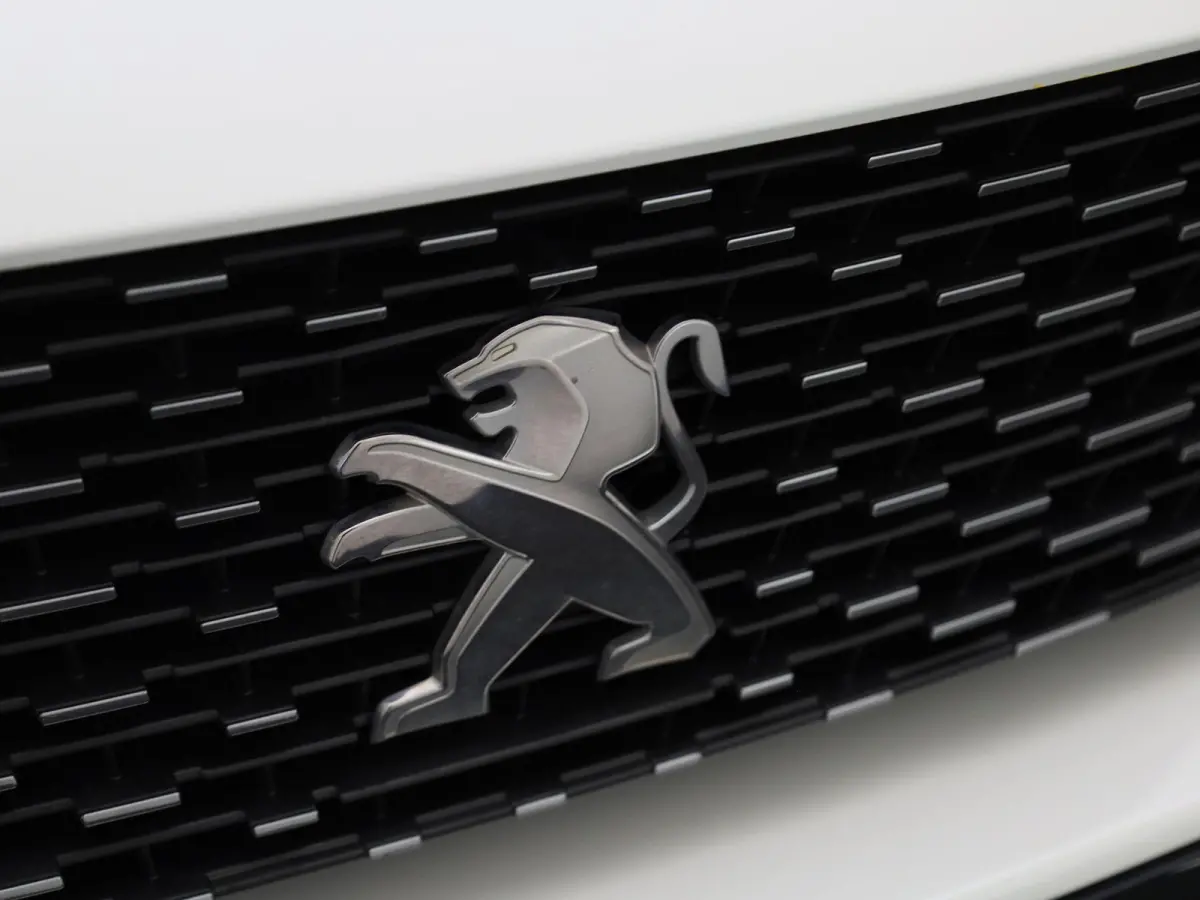 1.2 PureTech 96kW S&S Allure | Wordt Verwacht | Apple Carplay / Android Auto | Camera | Parkeersensoren | Stoelverwarming |