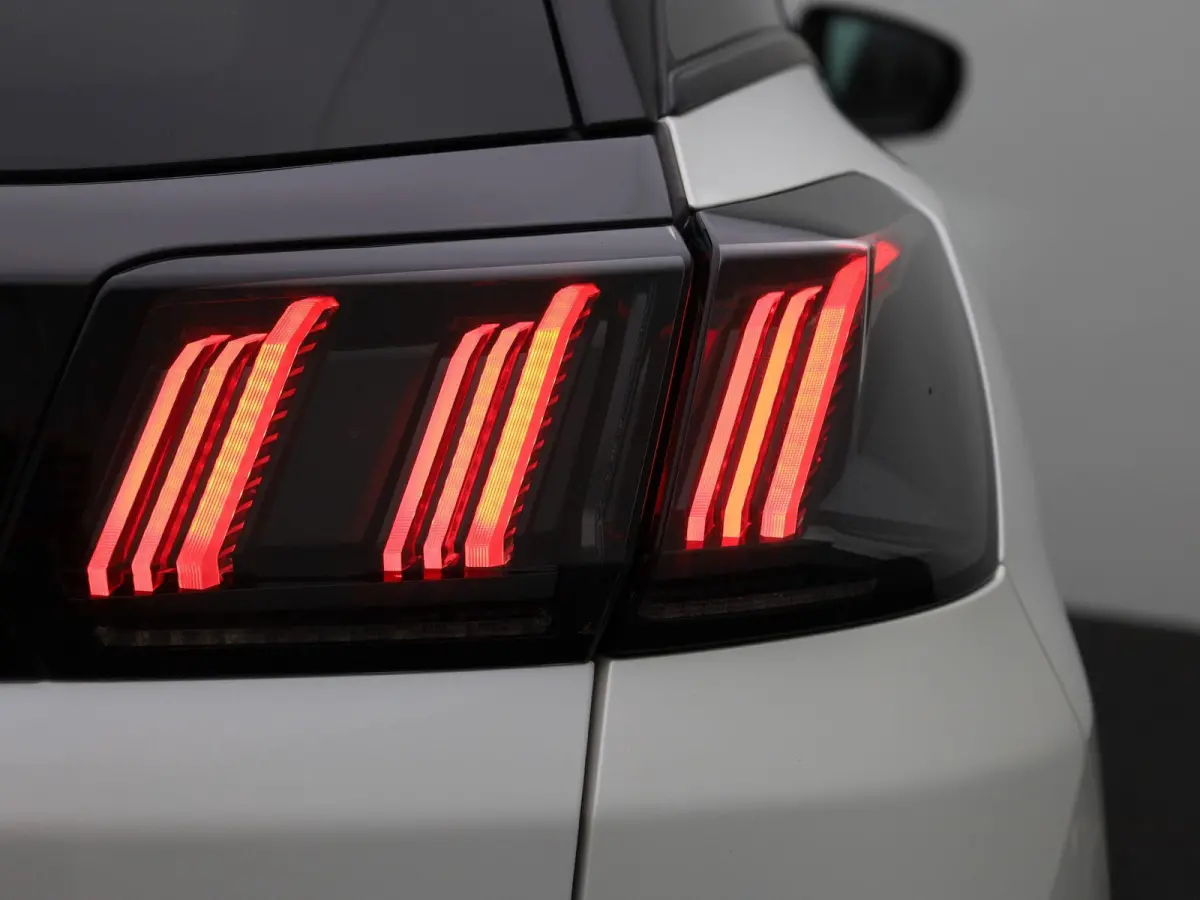 1.2 PureTech 96kW S&S Allure | Wordt Verwacht | Apple Carplay / Android Auto | Camera | Parkeersensoren | Stoelverwarming |