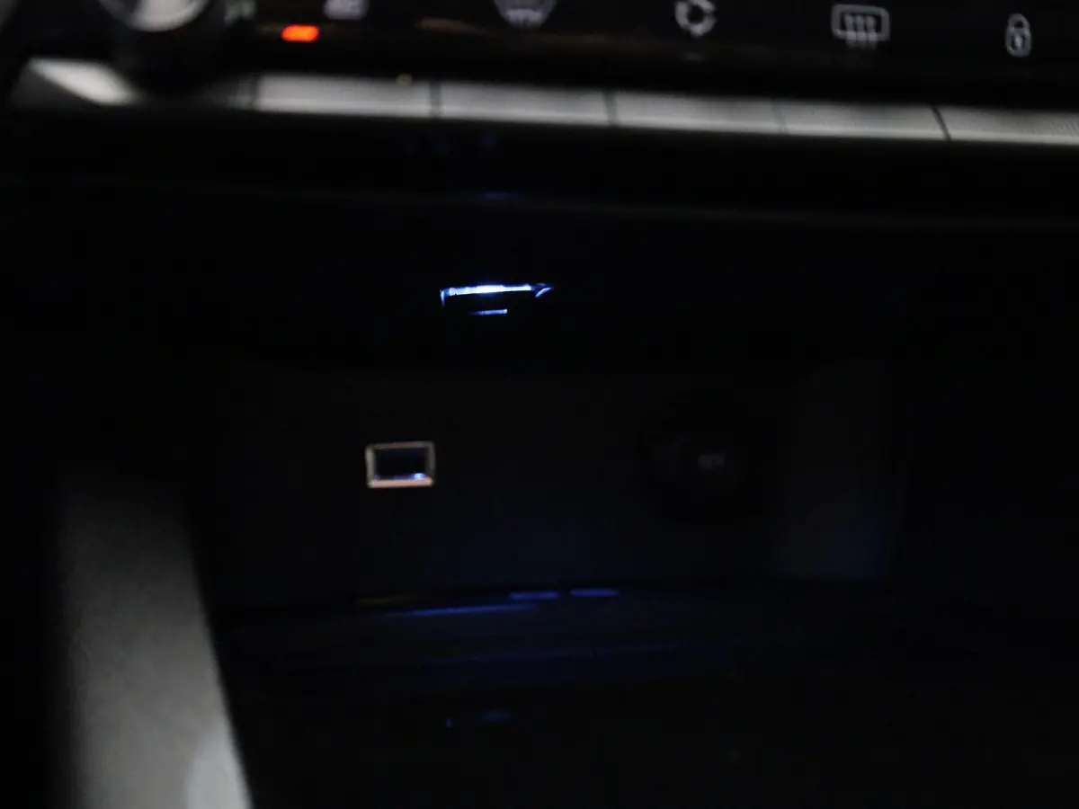 1.2 PureTech 96kW S&S Allure | Wordt Verwacht | Apple Carplay / Android Auto | Camera | Parkeersensoren | Stoelverwarming |