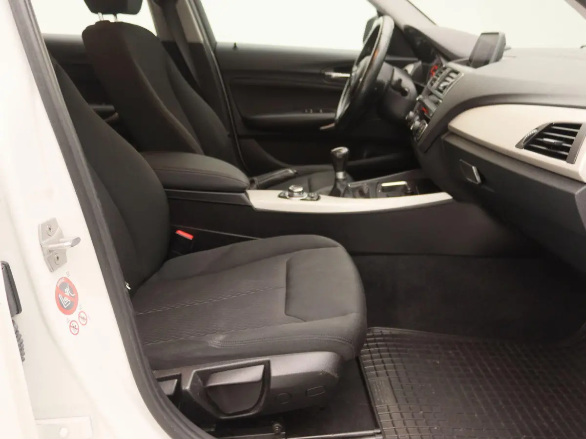 116i Centennial High Executive | Navigatie | Led Verlichting | Stoelverwarming | Climate Control |