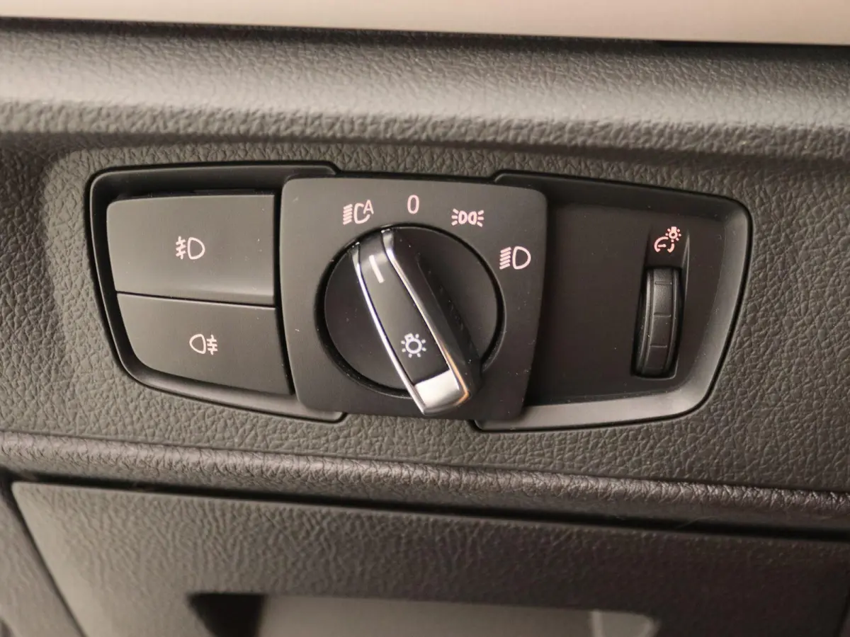 116i Centennial High Executive | Navigatie | Led Verlichting | Stoelverwarming | Climate Control |