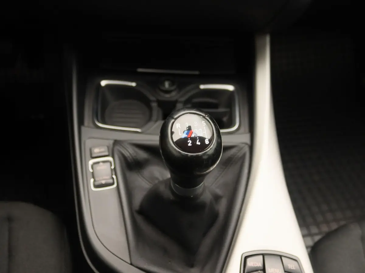 116i Centennial High Executive | Navigatie | Led Verlichting | Stoelverwarming | Climate Control |