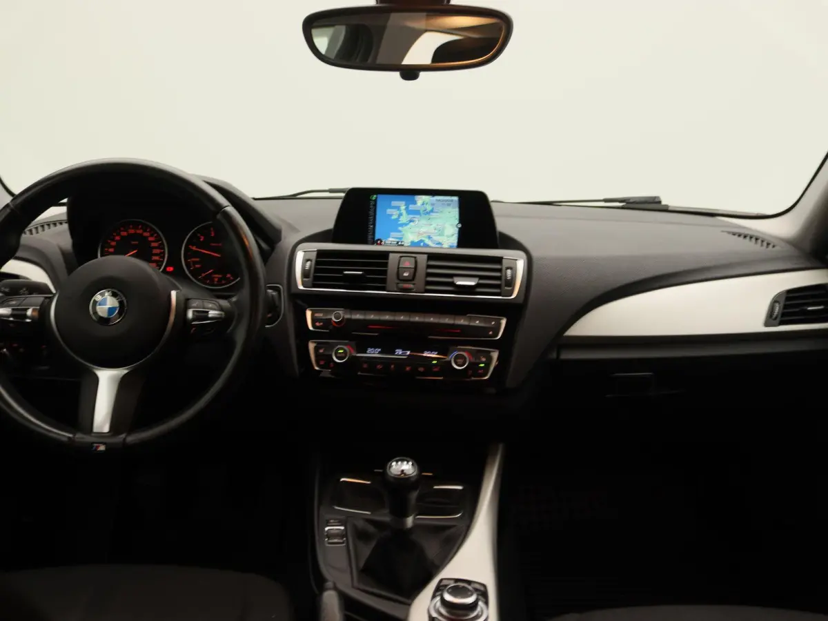 116i Centennial High Executive | Navigatie | Led Verlichting | Stoelverwarming | Climate Control |