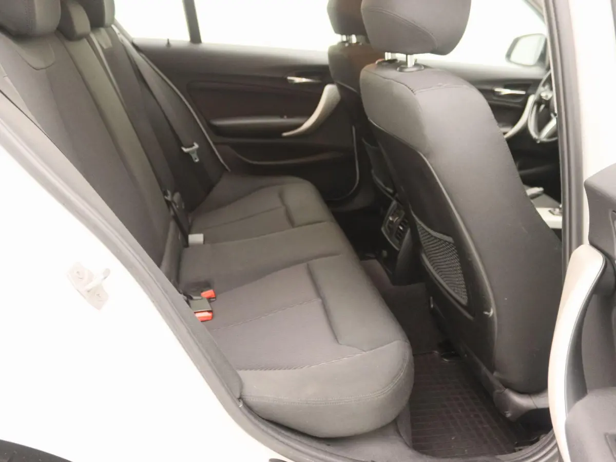 116i Centennial High Executive | Navigatie | Led Verlichting | Stoelverwarming | Climate Control |