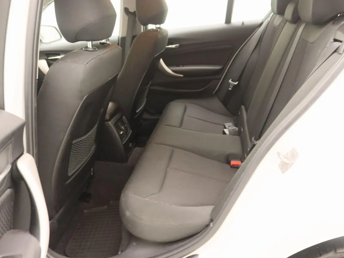 116i Centennial High Executive | Navigatie | Led Verlichting | Stoelverwarming | Climate Control |