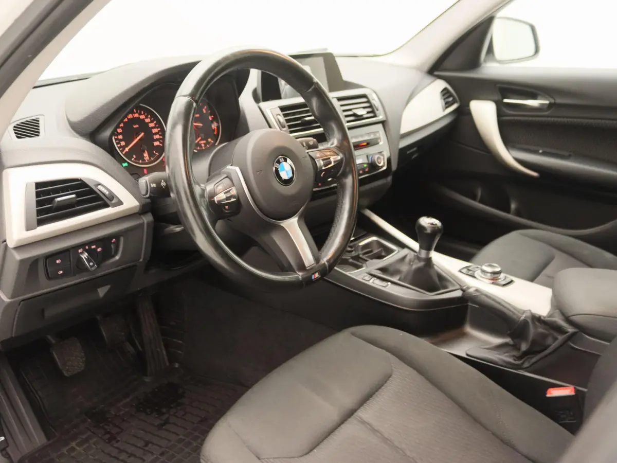 116i Centennial High Executive | Navigatie | Led Verlichting | Stoelverwarming | Climate Control |