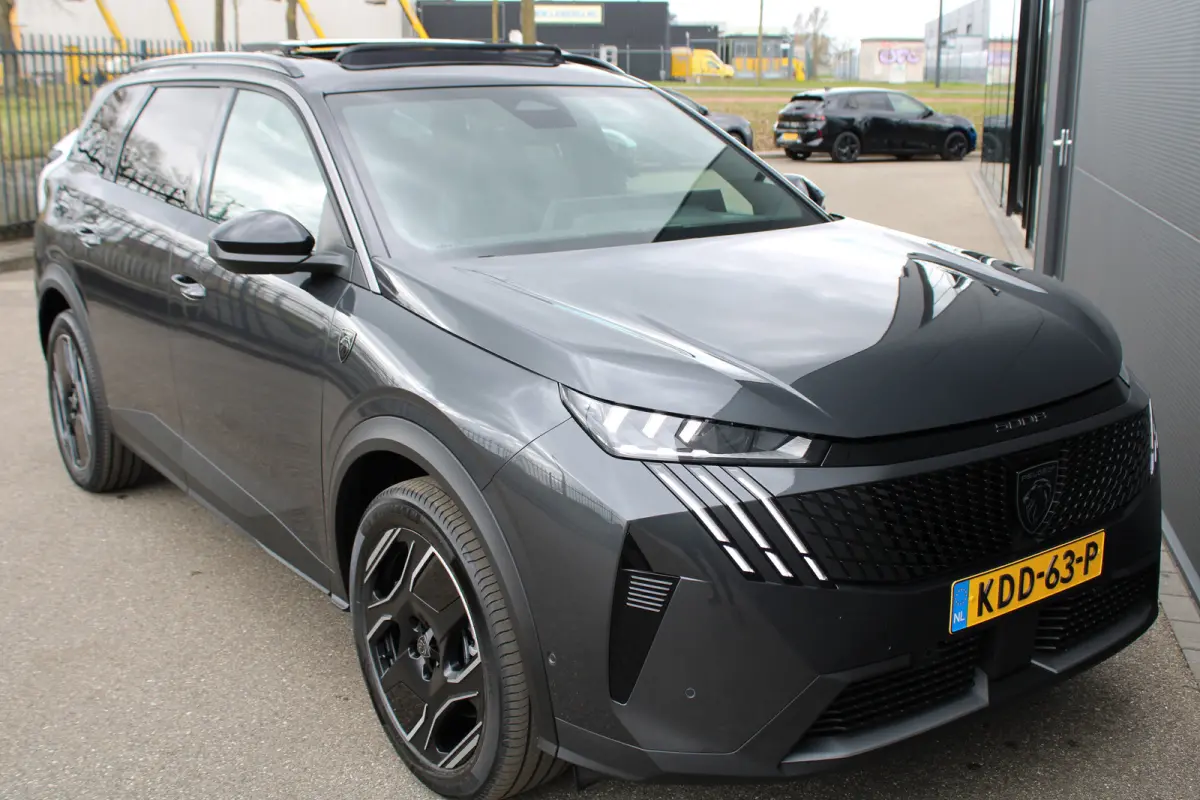 1.6 Plug-in Hybrid 195 GT Exclusive | Panorama/schuifdak | Lederen bekleding | Massage | Stoelverwarming | 19 Inch |