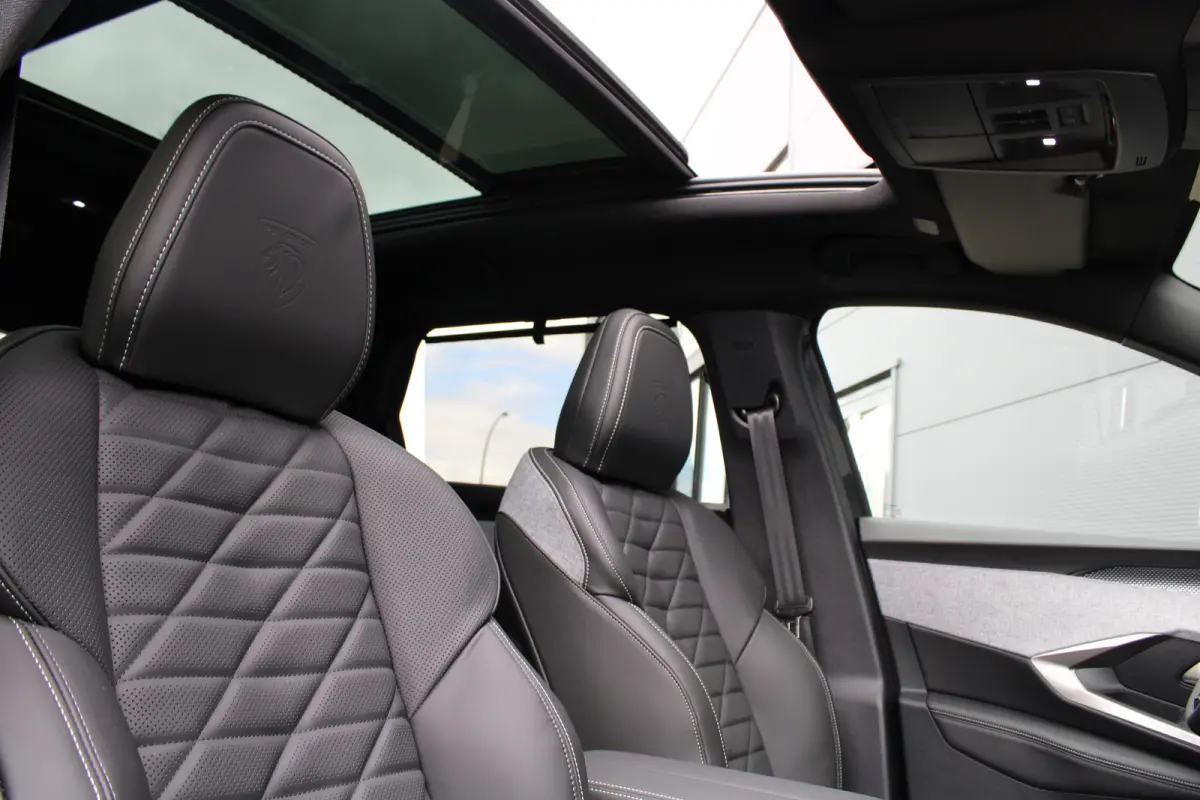 1.6 Plug-in Hybrid 195 GT Exclusive | Panorama/schuifdak | Lederen bekleding | Massage | Stoelverwarming | 19 Inch |
