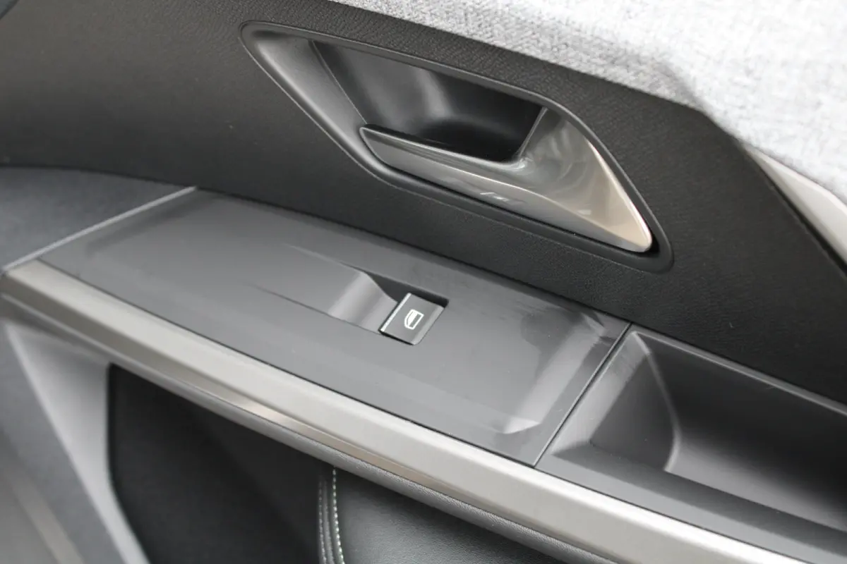 1.6 Plug-in Hybrid 195 GT Exclusive | Panorama/schuifdak | Lederen bekleding | Massage | Stoelverwarming | 19 Inch |