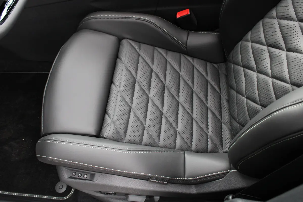 1.6 Plug-in Hybrid 195 GT Exclusive | Panorama/schuifdak | Lederen bekleding | Massage | Stoelverwarming | 19 Inch |