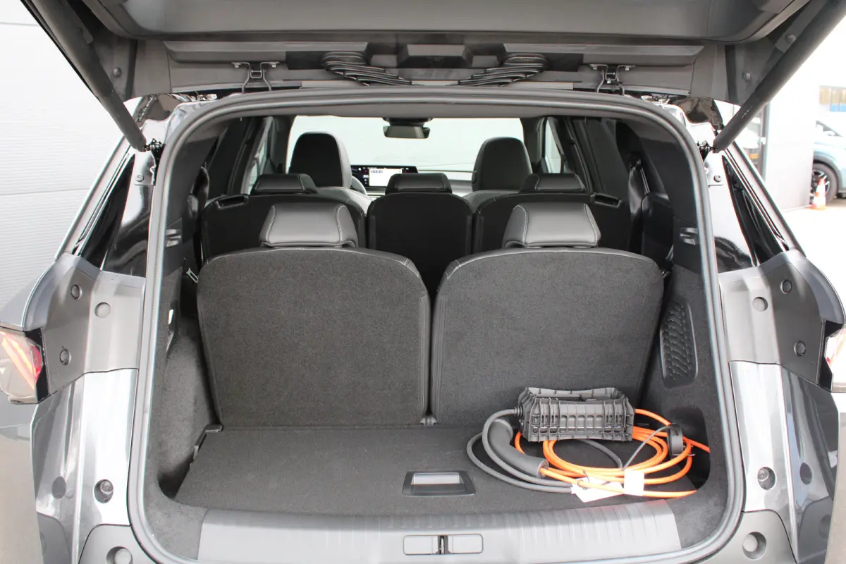 1.6 Plug-in Hybrid 195 GT Exclusive | Panorama/schuifdak | Lederen bekleding | Massage | Stoelverwarming | 19 Inch |