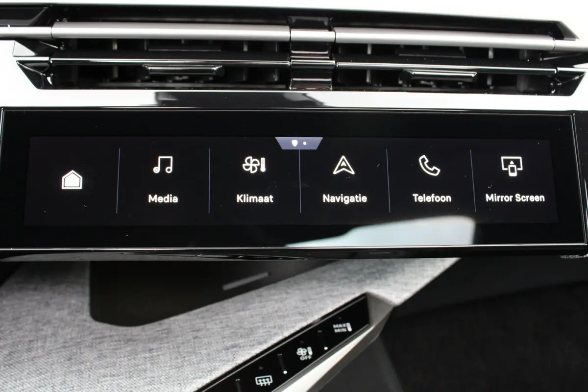 1.6 Plug-in Hybrid 195 GT Exclusive | Panorama/schuifdak | Lederen bekleding | Massage | Stoelverwarming | 19 Inch |