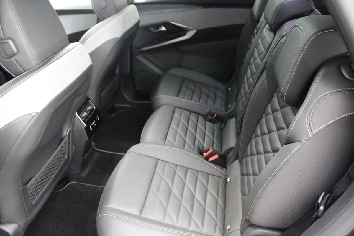 1.6 Plug-in Hybrid 195 GT Exclusive | Panorama/schuifdak | Lederen bekleding | Massage | Stoelverwarming | 19 Inch |