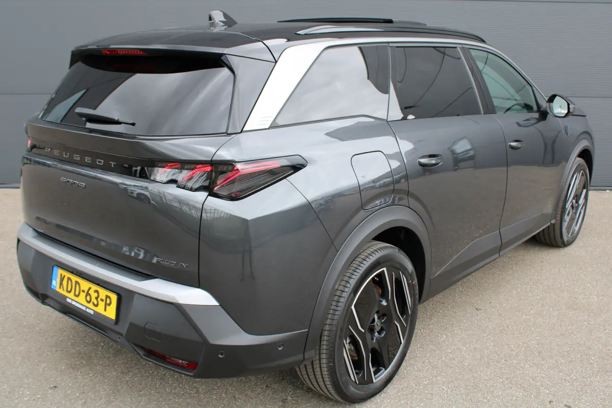 1.6 Plug-in Hybrid 195 GT Exclusive | Panorama/schuifdak | Lederen bekleding | Massage | Stoelverwarming | 19 Inch |