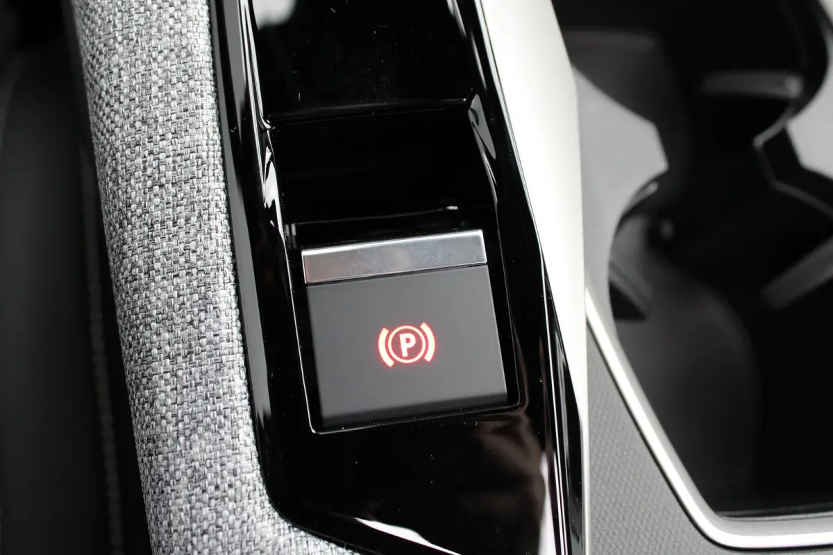 1.6 Plug-in Hybrid 195 GT Exclusive | Panorama/schuifdak | Lederen bekleding | Massage | Stoelverwarming | 19 Inch |