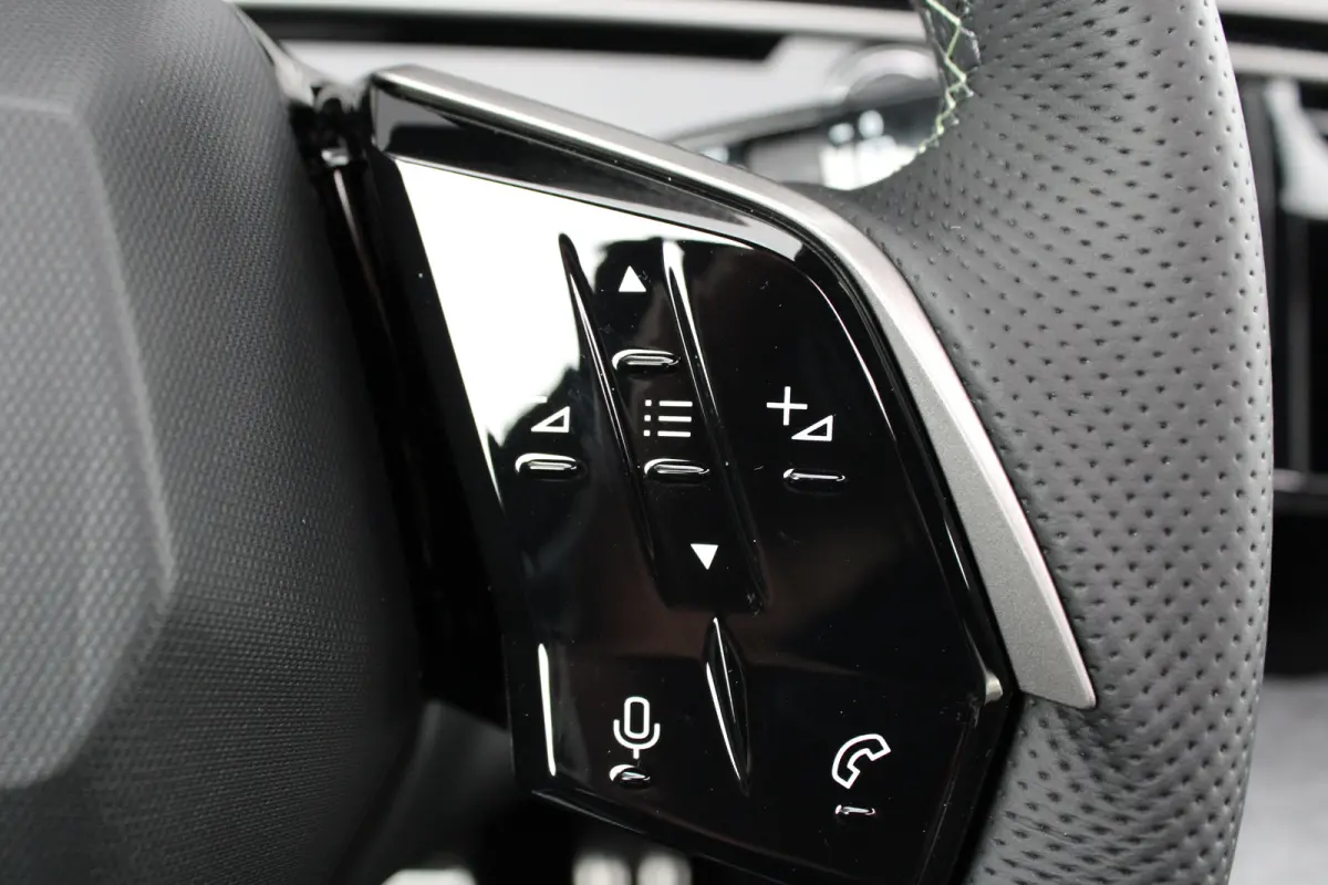1.6 Plug-in Hybrid 195 GT Exclusive | Panorama/schuifdak | Lederen bekleding | Massage | Stoelverwarming | 19 Inch |