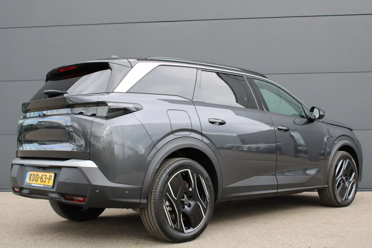 1.6 Plug-in Hybrid 195 GT Exclusive | Panorama/schuifdak | Lederen bekleding | Massage | Stoelverwarming | 19 Inch |