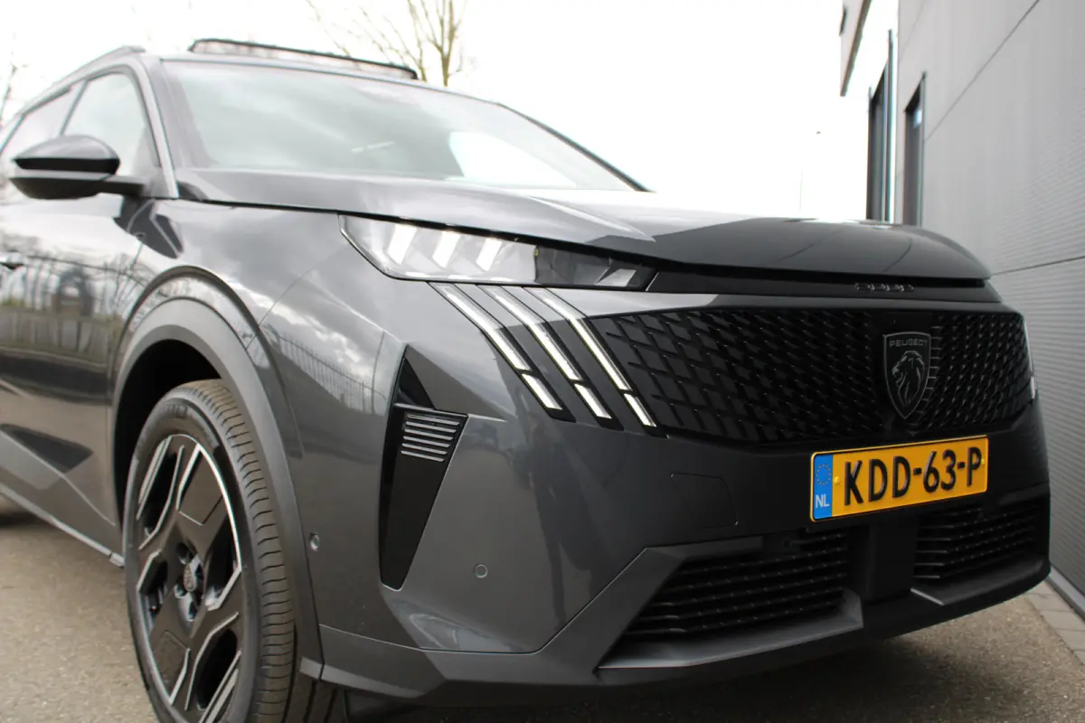 1.6 Plug-in Hybrid 195 GT Exclusive | Panorama/schuifdak | Lederen bekleding | Massage | Stoelverwarming | 19 Inch |