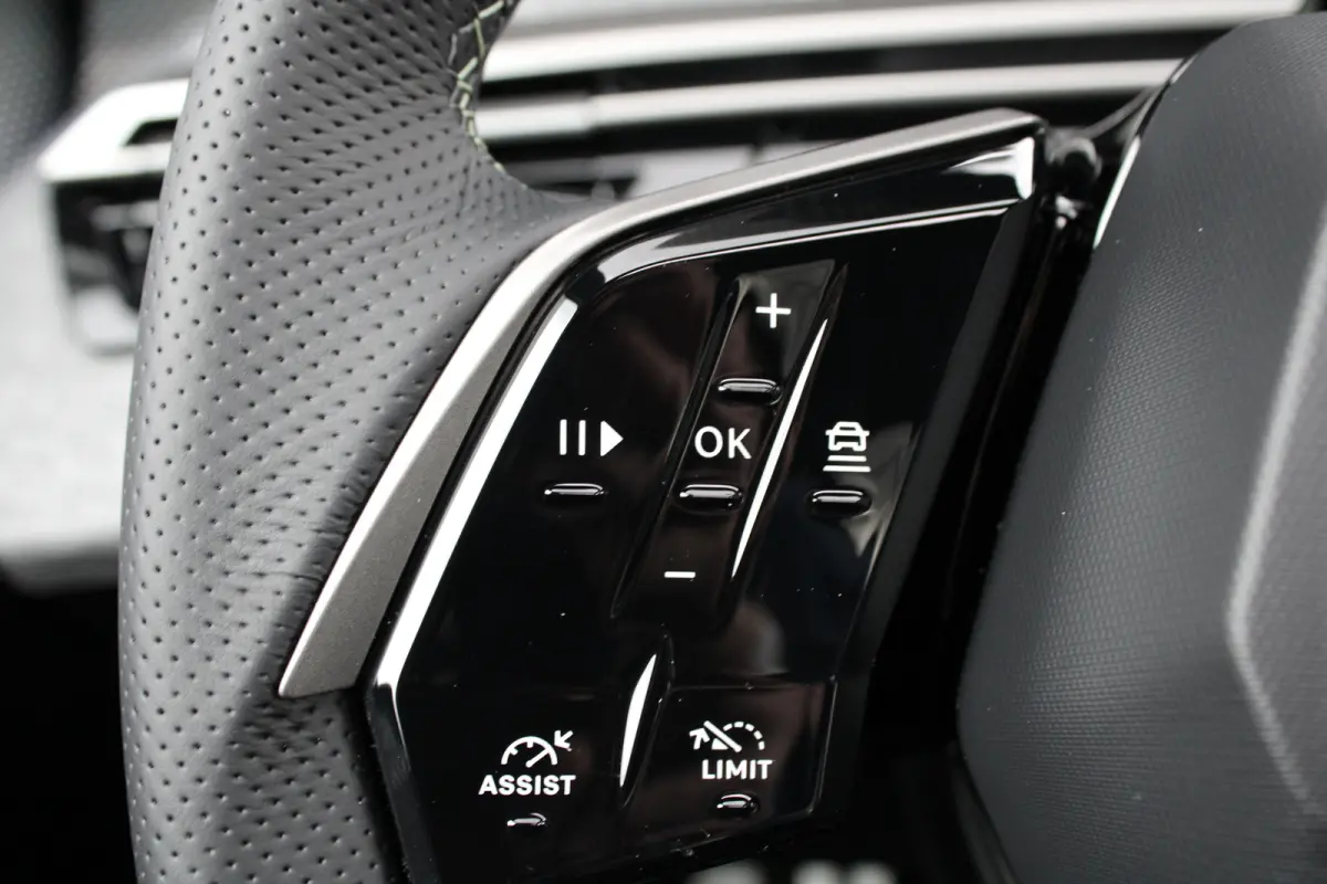 1.6 Plug-in Hybrid 195 GT Exclusive | Panorama/schuifdak | Lederen bekleding | Massage | Stoelverwarming | 19 Inch |