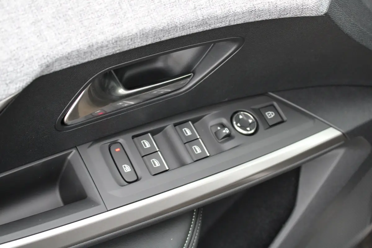 1.6 Plug-in Hybrid 195 GT Exclusive | Panorama/schuifdak | Lederen bekleding | Massage | Stoelverwarming | 19 Inch |