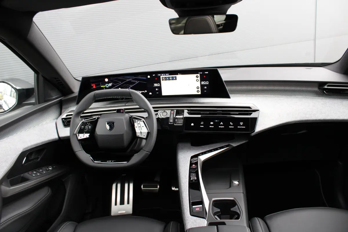 1.6 Plug-in Hybrid 195 GT Exclusive | Panorama/schuifdak | Lederen bekleding | Massage | Stoelverwarming | 19 Inch |
