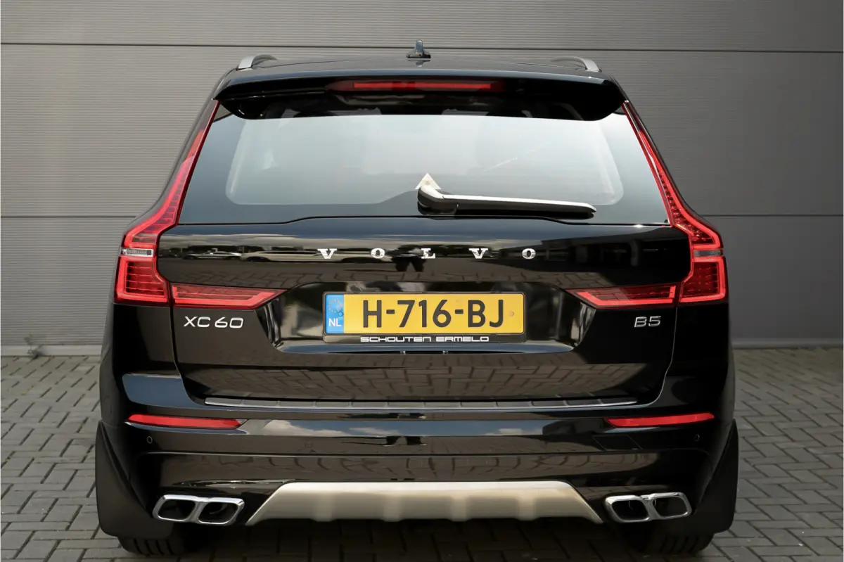 2.0 B5 Momentum Pro ACC HUD Pano Elek Trekhaak Ori NL 1e Eig