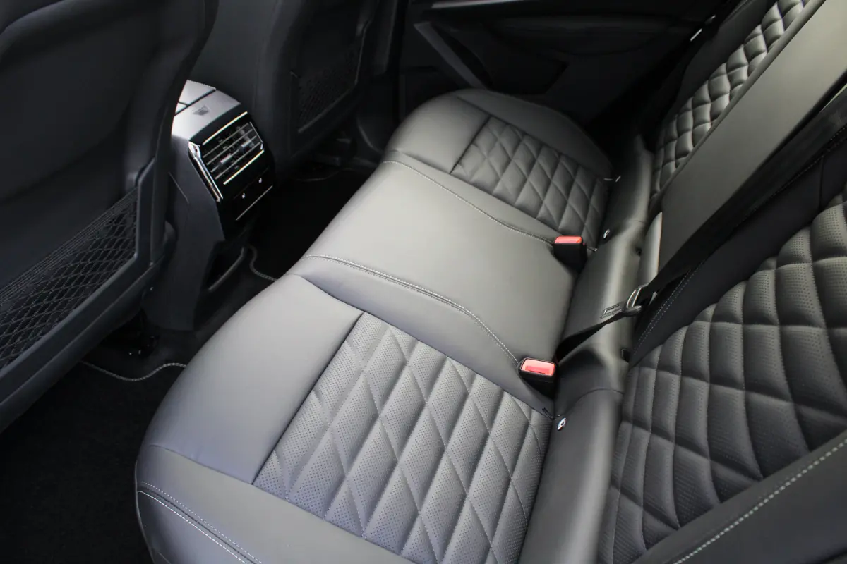 1.6 plug-in Hybrid 225 GT Exclusive | Panorama/schuifdak | Lederen bekleding | Massage | Stoelverwarming | 20 Inch |