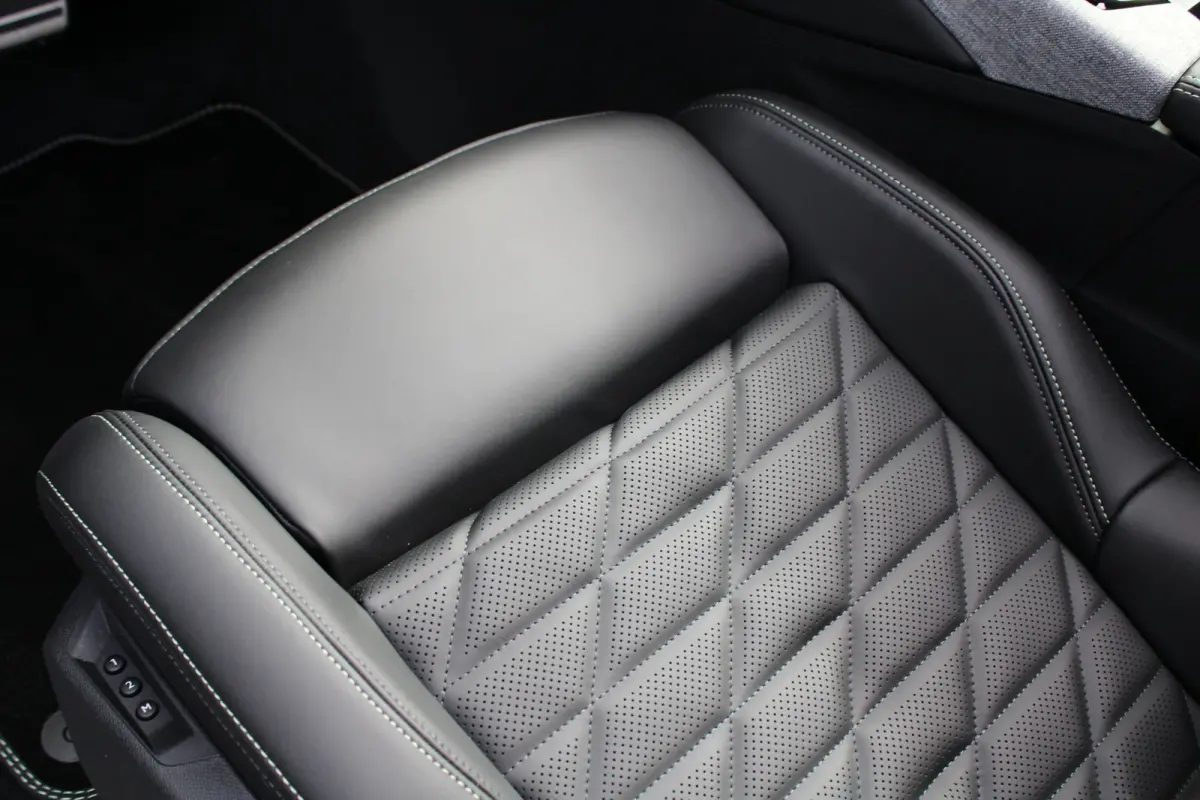 1.6 plug-in Hybrid 225 GT Exclusive | Panorama/schuifdak | Lederen bekleding | Massage | Stoelverwarming | 20 Inch |