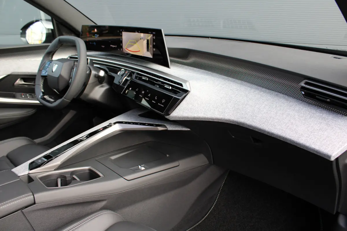 1.6 plug-in Hybrid 225 GT Exclusive | Panorama/schuifdak | Lederen bekleding | Massage | Stoelverwarming | 20 Inch |