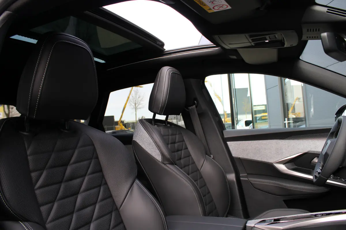 1.6 plug-in Hybrid 225 GT Exclusive | Panorama/schuifdak | Lederen bekleding | Massage | Stoelverwarming | 20 Inch |