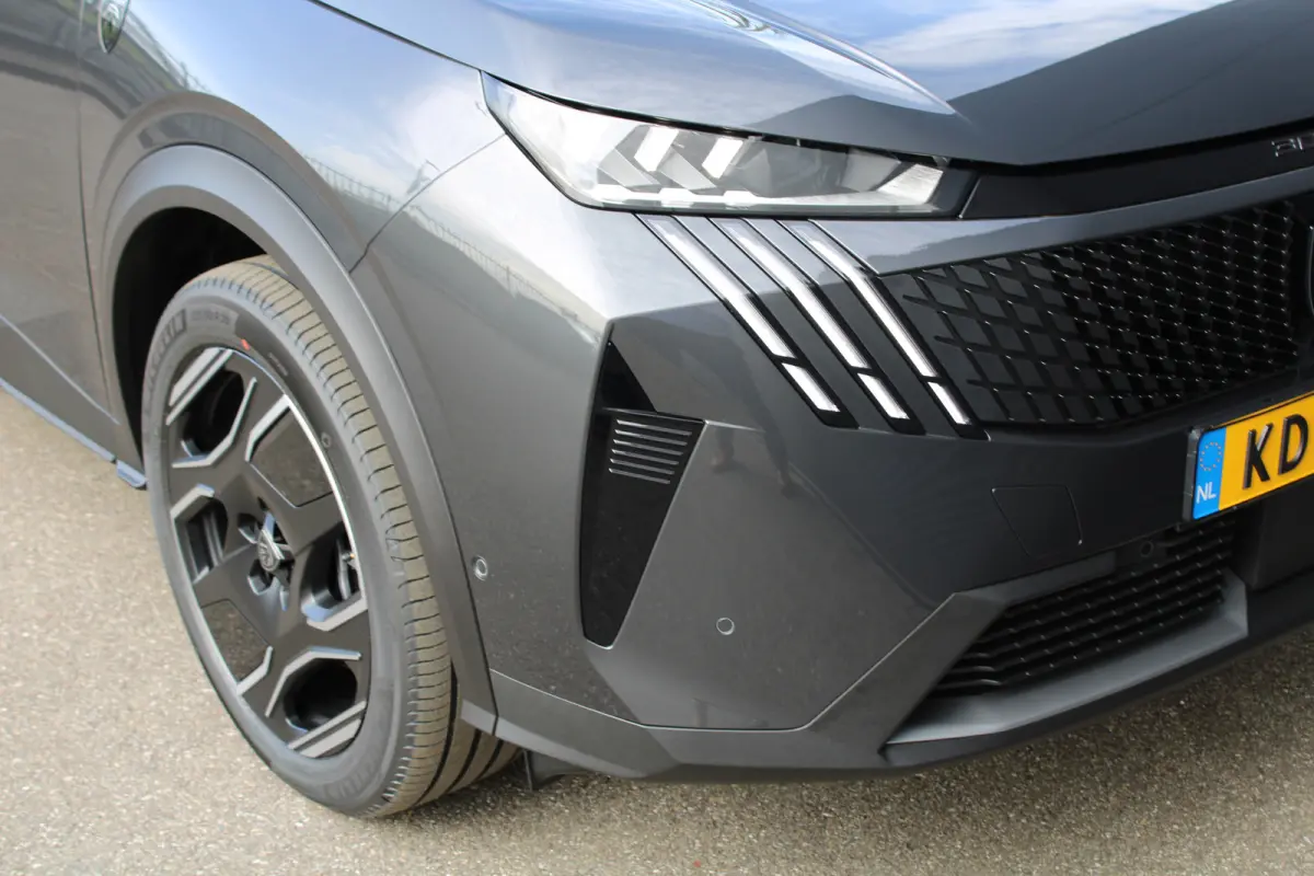 1.6 plug-in Hybrid 225 GT Exclusive | Panorama/schuifdak | Lederen bekleding | Massage | Stoelverwarming | 20 Inch |