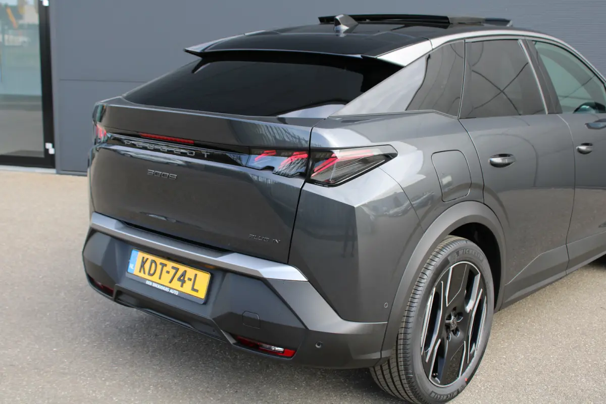 1.6 plug-in Hybrid 225 GT Exclusive | Panorama/schuifdak | Lederen bekleding | Massage | Stoelverwarming | 20 Inch |