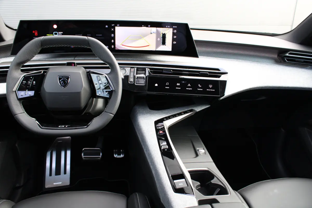 1.6 plug-in Hybrid 225 GT Exclusive | Panorama/schuifdak | Lederen bekleding | Massage | Stoelverwarming | 20 Inch |