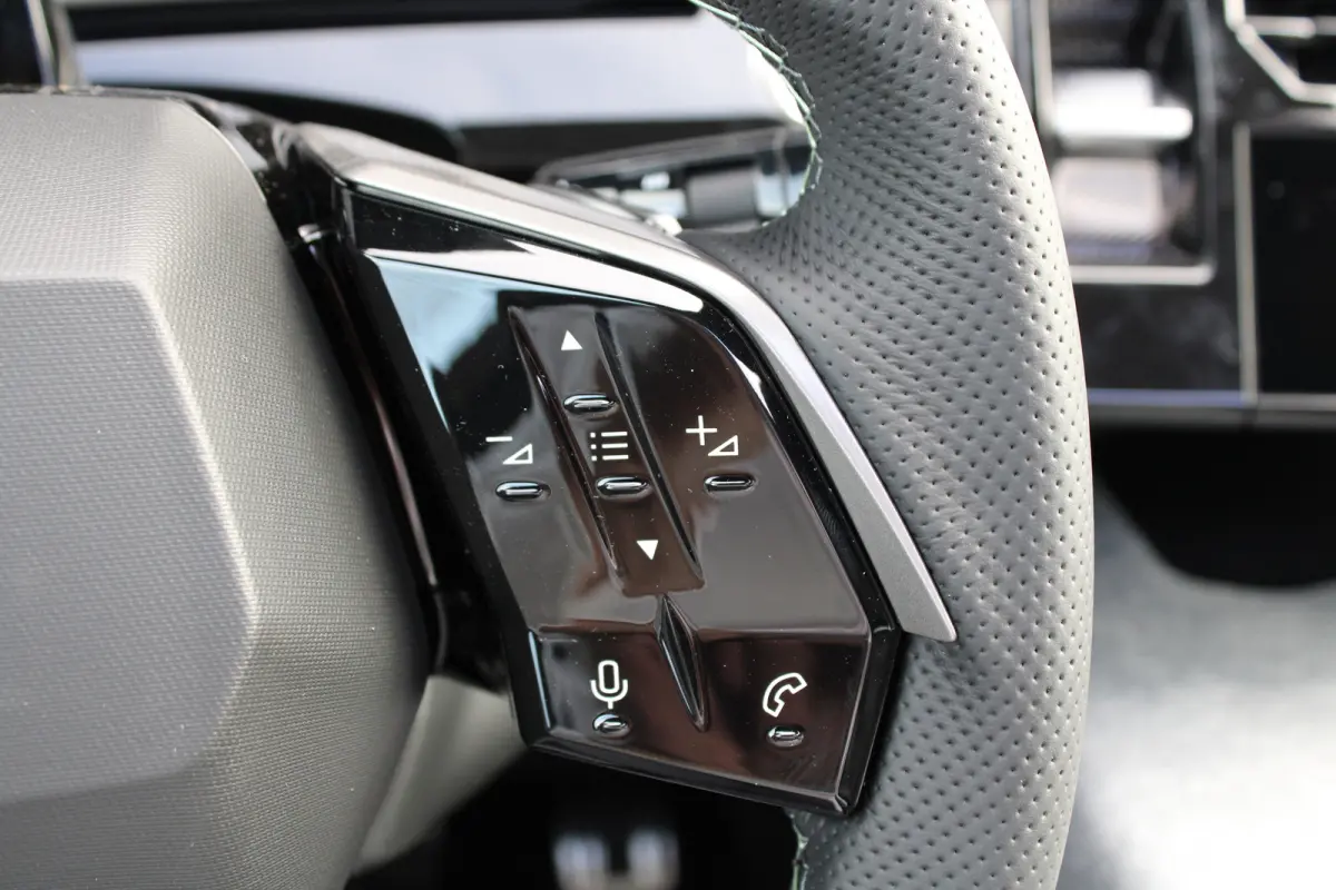 1.6 plug-in Hybrid 225 GT Exclusive | Panorama/schuifdak | Lederen bekleding | Massage | Stoelverwarming | 20 Inch |