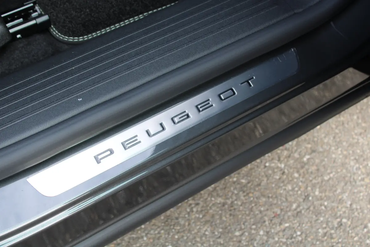 1.6 plug-in Hybrid 225 GT Exclusive | Panorama/schuifdak | Lederen bekleding | Massage | Stoelverwarming | 20 Inch |