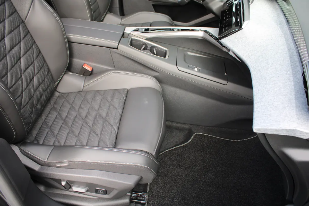 1.6 plug-in Hybrid 225 GT Exclusive | Panorama/schuifdak | Lederen bekleding | Massage | Stoelverwarming | 20 Inch |