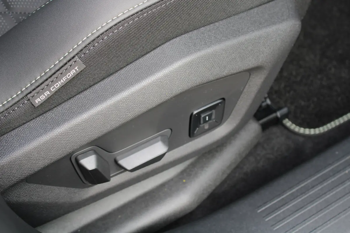 1.6 plug-in Hybrid 225 GT Exclusive | Panorama/schuifdak | Lederen bekleding | Massage | Stoelverwarming | 20 Inch |