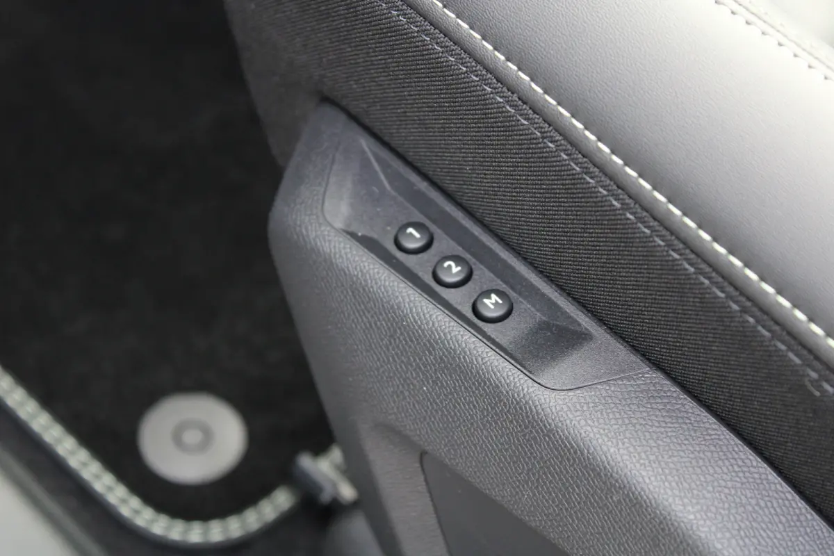 1.6 plug-in Hybrid 225 GT Exclusive | Panorama/schuifdak | Lederen bekleding | Massage | Stoelverwarming | 20 Inch |