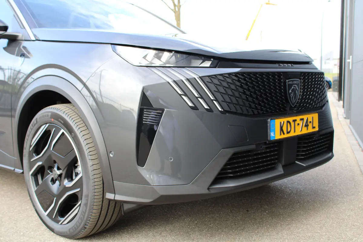 1.6 plug-in Hybrid 225 GT Exclusive | Panorama/schuifdak | Lederen bekleding | Massage | Stoelverwarming | 20 Inch |