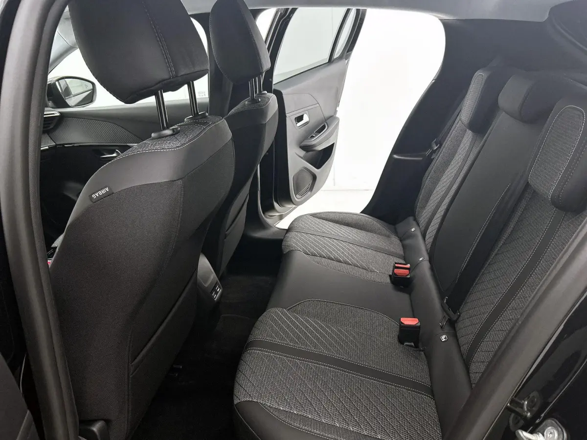Allure 110pk Hybrid Automaat | Navigatie | 360 camera | Cruise control adaptief | Apple Carplay en Android auto draadloos