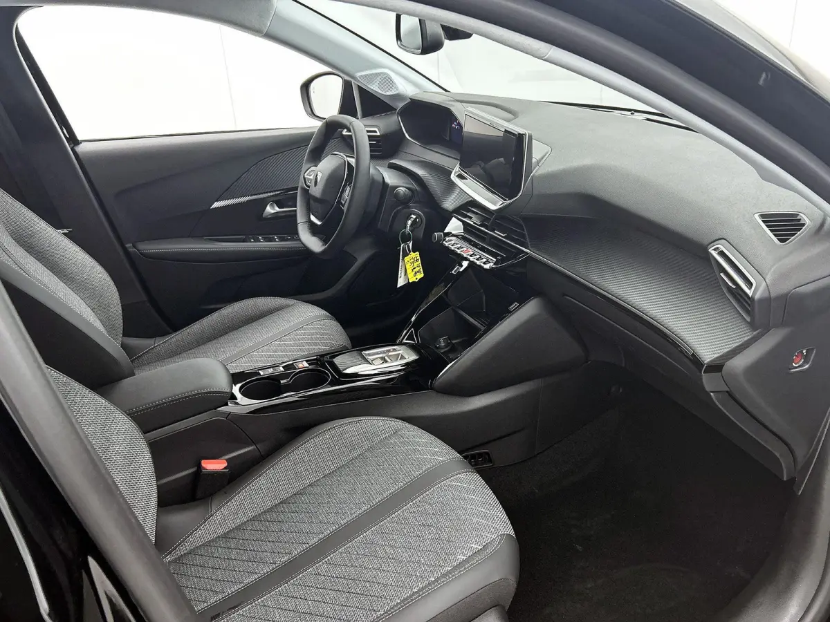 Allure 110pk Hybrid Automaat | Navigatie | 360 camera | Cruise control adaptief | Apple Carplay en Android auto draadloos