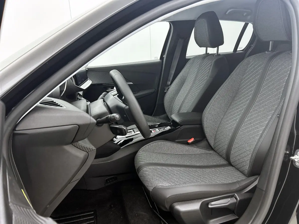 Allure 110pk Hybrid Automaat | Navigatie | 360 camera | Cruise control adaptief | Apple Carplay en Android auto draadloos