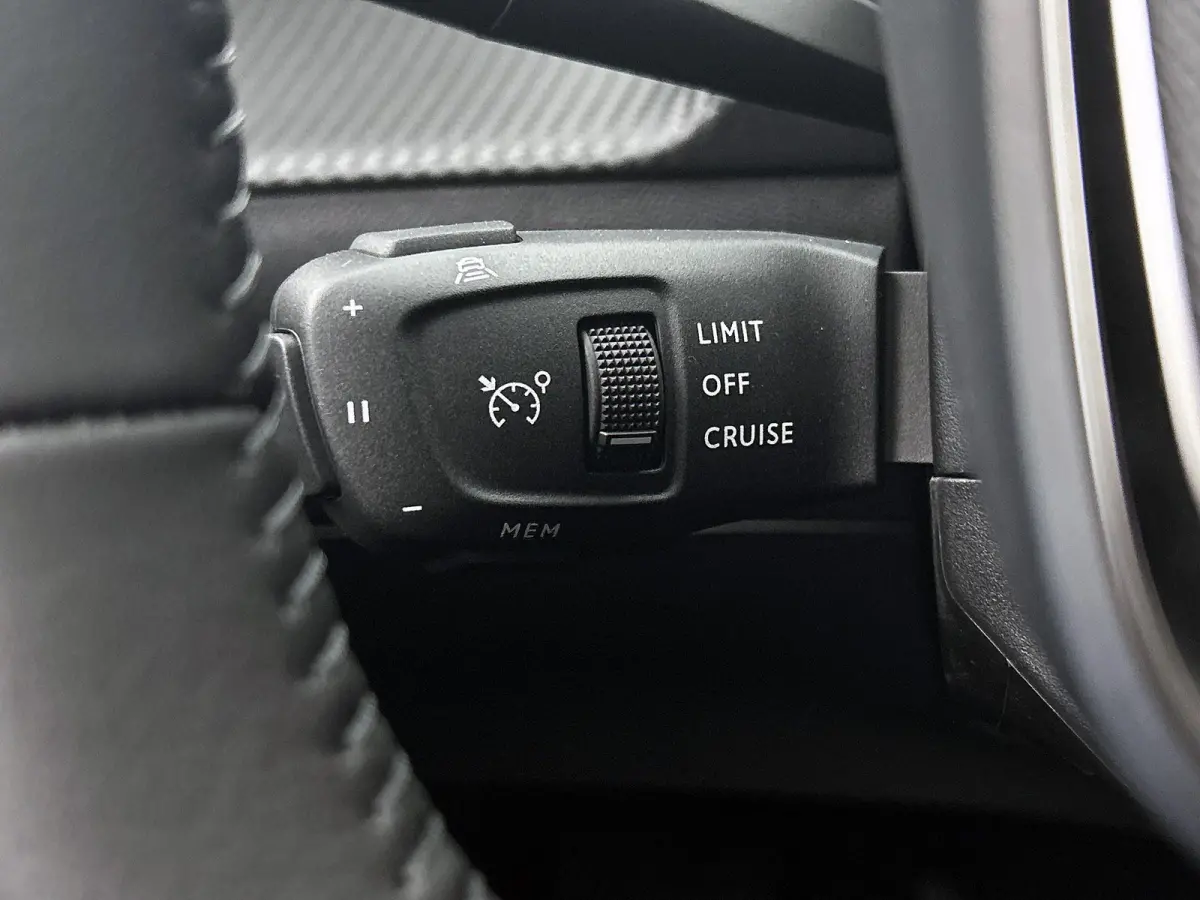 Allure 110pk Hybrid Automaat | Navigatie | 360 camera | Cruise control adaptief | Apple Carplay en Android auto draadloos