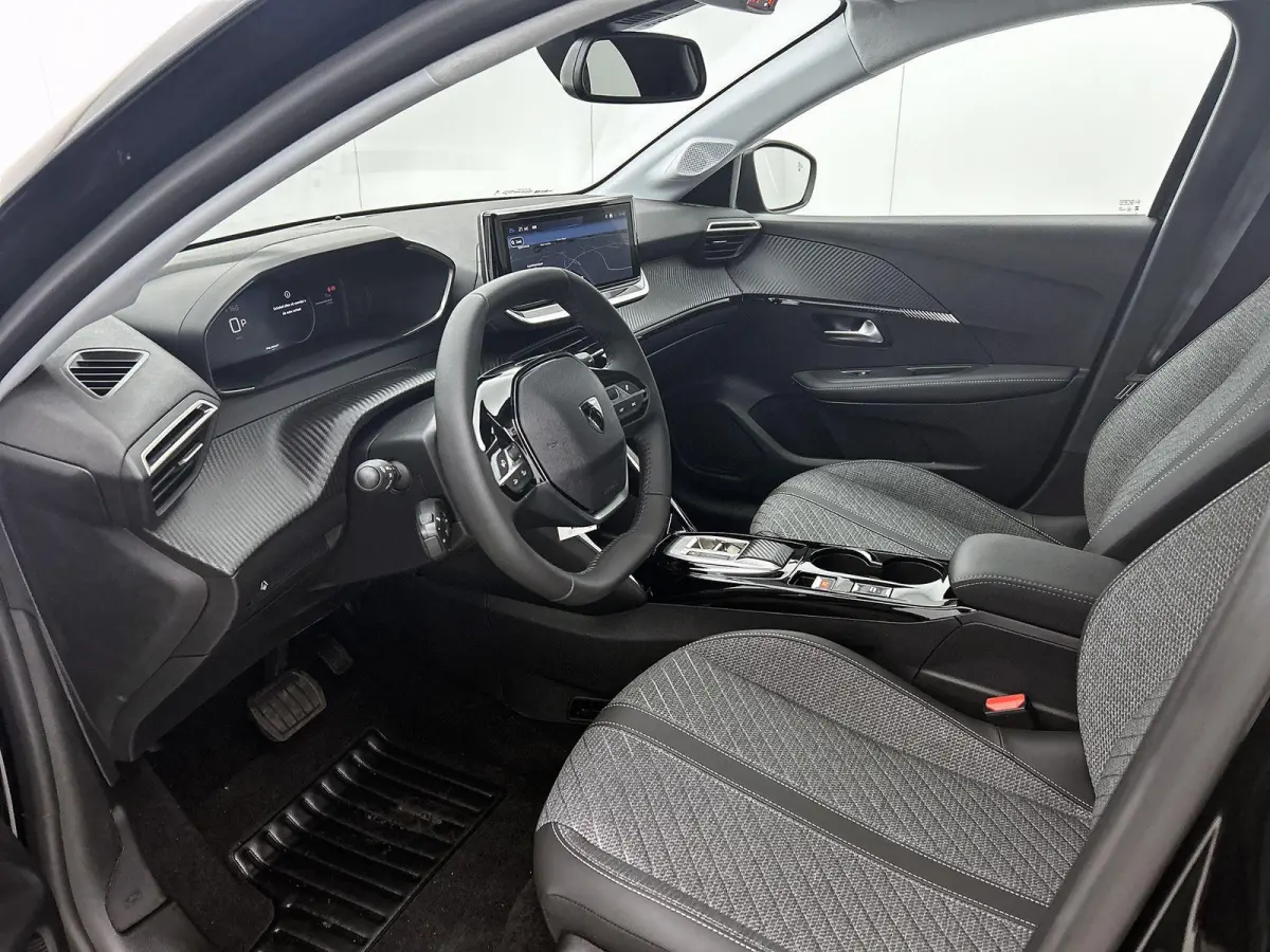 Allure 110pk Hybrid Automaat | Navigatie | 360 camera | Cruise control adaptief | Apple Carplay en Android auto draadloos