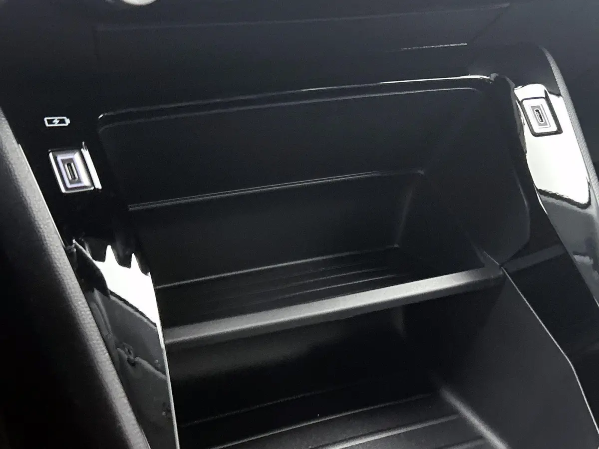 Allure 110pk Hybrid Automaat | Navigatie | 360 camera | Cruise control adaptief | Apple Carplay en Android auto draadloos