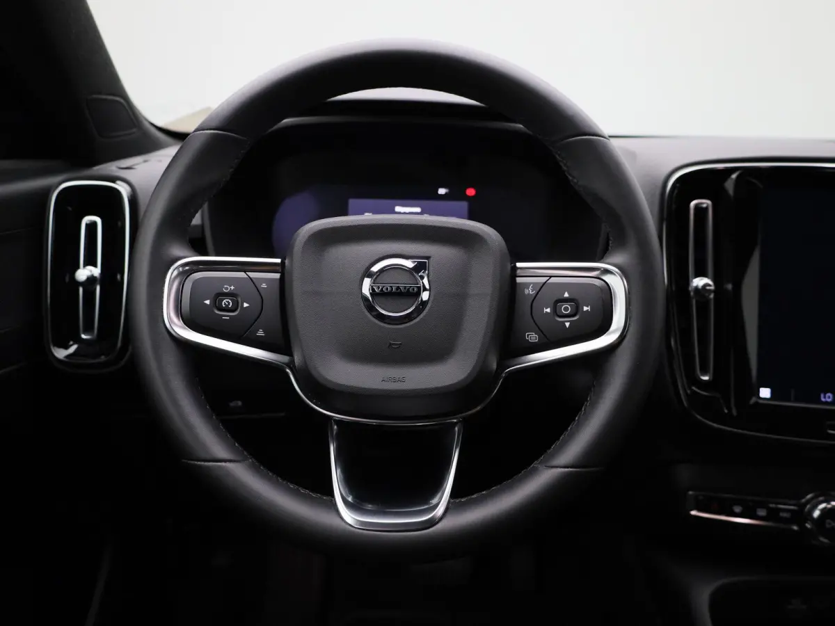 Core | CAMERA | NAVIGATIE | ELEK.KOFFERBAK | DIGITAAL DASHBOARD | LED | LMV |