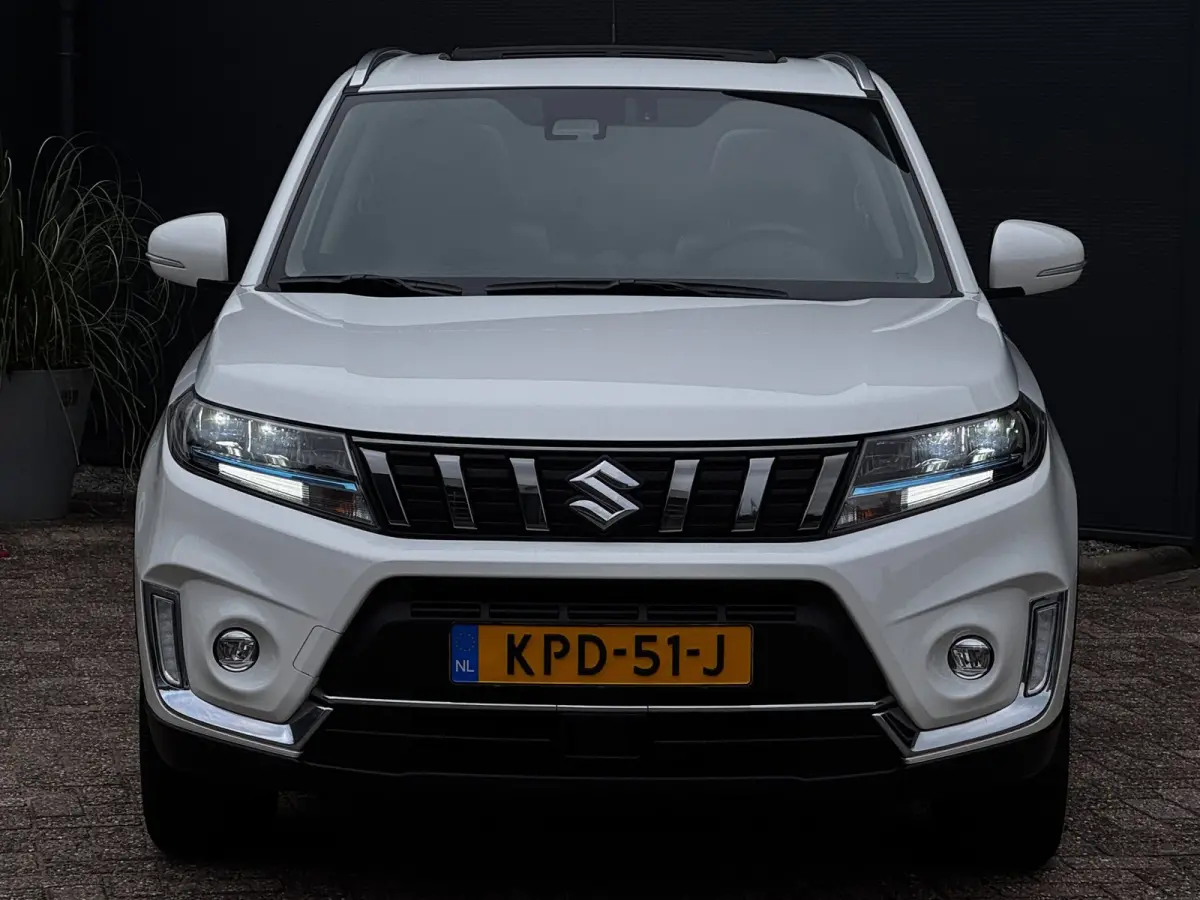 1.5 Hybrid Style | Panoramadak | Suzuki dealer onderhouden | Stoelverwarming | Camera |