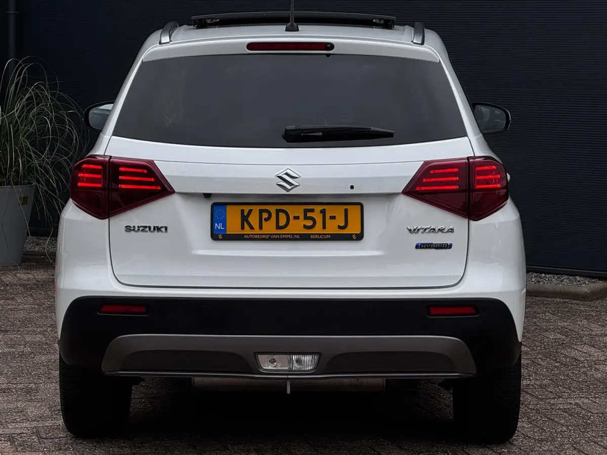 1.5 Hybrid Style | Panoramadak | Suzuki dealer onderhouden | Stoelverwarming | Camera |