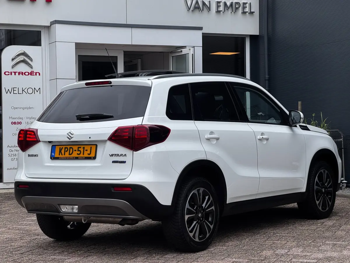 1.5 Hybrid Style | Panoramadak | Suzuki dealer onderhouden | Stoelverwarming | Camera |