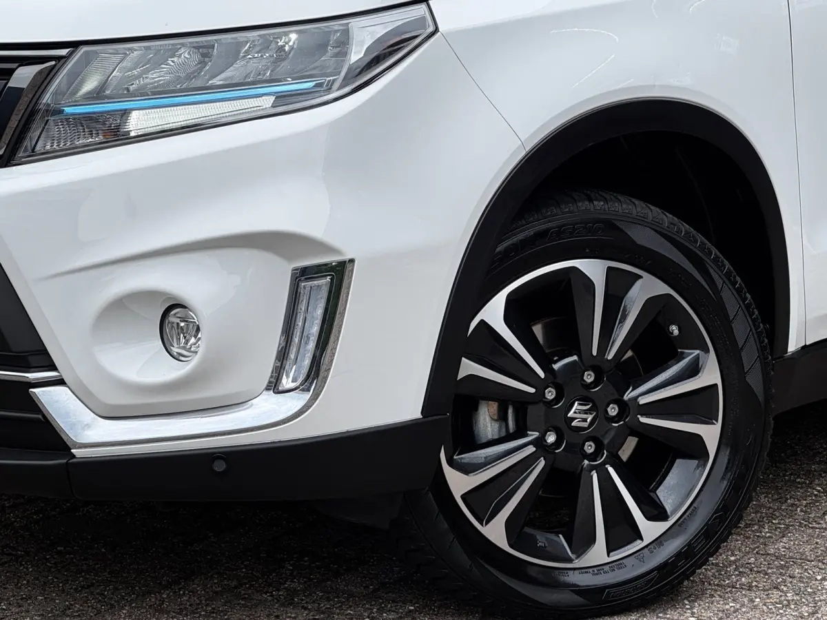 1.5 Hybrid Style | Panoramadak | Suzuki dealer onderhouden | Stoelverwarming | Camera |